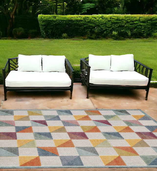 7' X 9' Geometric Stain Resistant Indoor / Outdoor Area Rug - Ivory