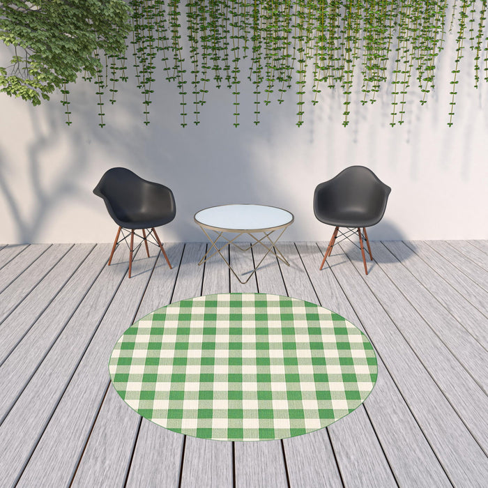 8' X 8' Round Geometric Stain Resistant Indoor & Outdoor Area Rug - Green / Ivory