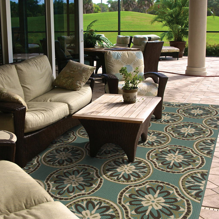 8' X 11' Floral Stain Resistant Indoor / Outdoor Area Rug - Blue / Ivory