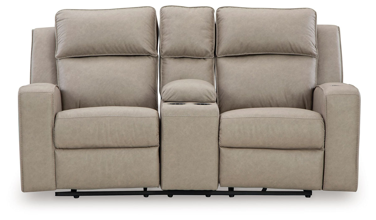 Lavenhorne - Double Reclining Loveseat With Console Signature Design by Ashley®