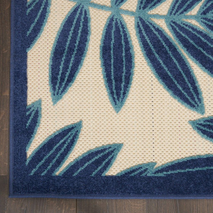 7' X 10' Floral Stain Resistant Indoor / Outdoor Area Rug - Blue / Ivory