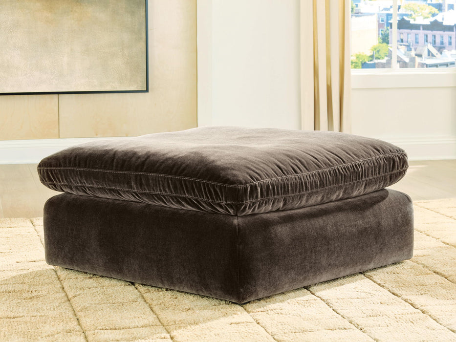 Maxton Heights - Oversized Accent Ottoman Benchcraft®