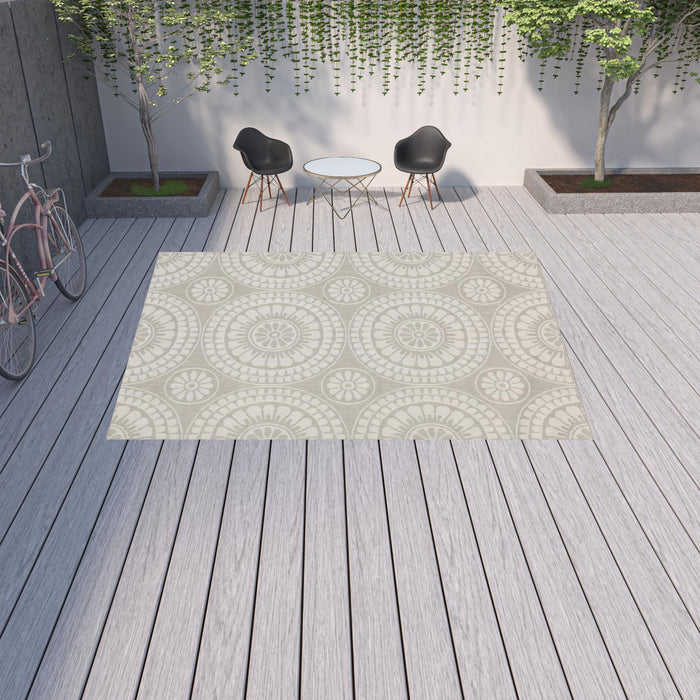 10' X 13' Geometric Stain Resistant Outdoor / Indoor Area Rug - Gray / Ivory