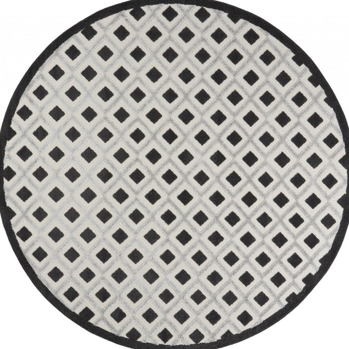 8' X 8' Round Gingham Non Skid Indoor / Outdoor Area Rug - Black / White