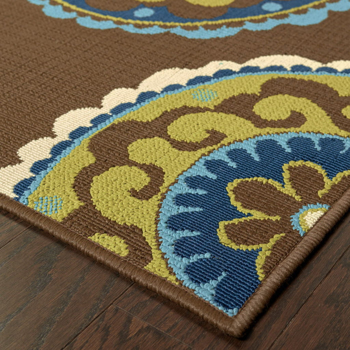 2' X 4' Floral Medallion Stain Resistant Indoor / Outdoor Area Rug - Brown