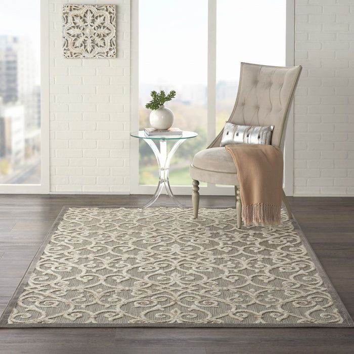 4' X 6' Floral Indoor / Outdoor Area Rug - Gray / Ivory