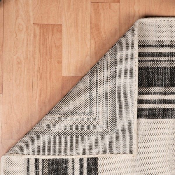 5' X 7' Indoor & Outdoor Rug - Gray