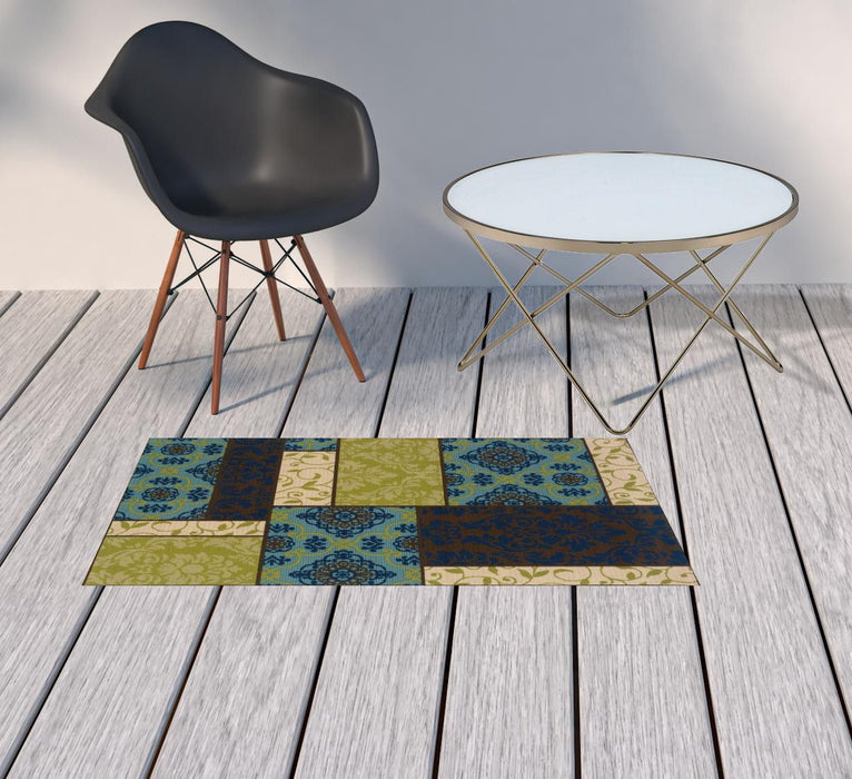 2' X 4' Geometric Stain Resistant Indoor / Outdoor Area Rug - Brown