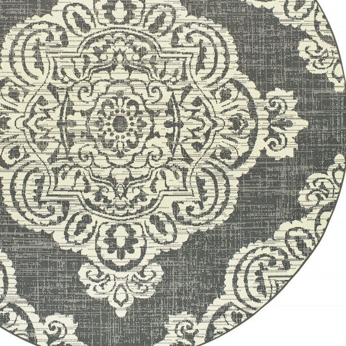 8' X 8' Round Oriental Stain Resistant Indoor / Outdoor Area Rug - Gray / Ivory