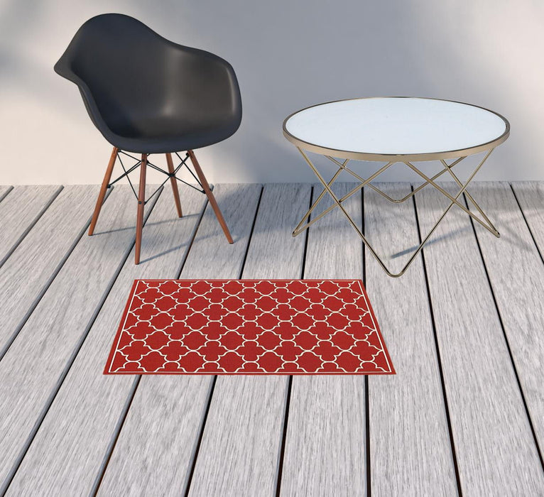 2' X 3' Indoor / Outdoor Area Rug - Red / Ivory