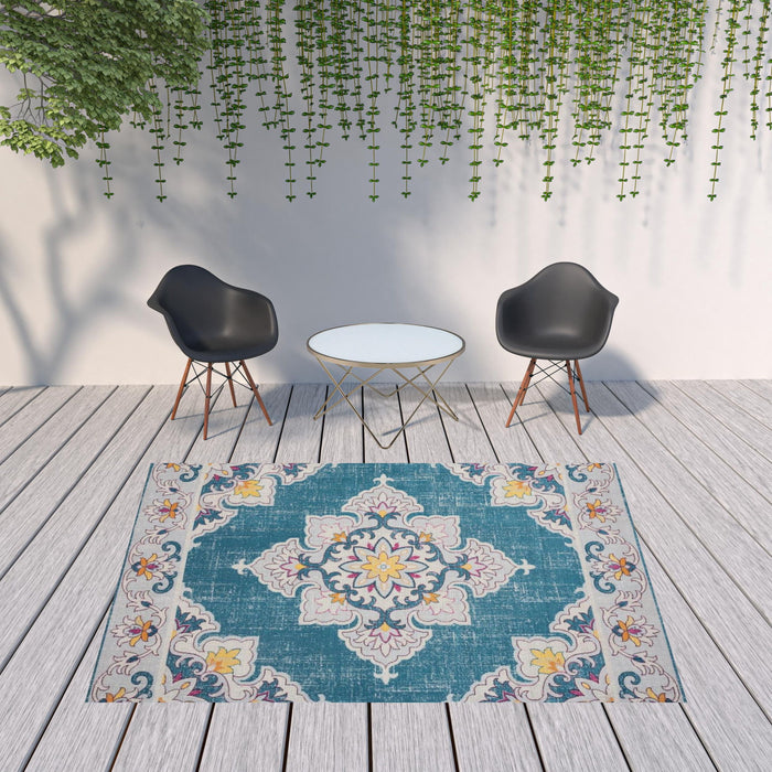 8' X 10' Floral Stain Resistant Indoor / Outdoor Area Rug - Blue / Ivory