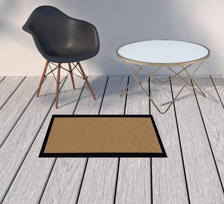 2' X 3' Stain Resistant Indoor / Outdoor Area Rug - Beige / Black