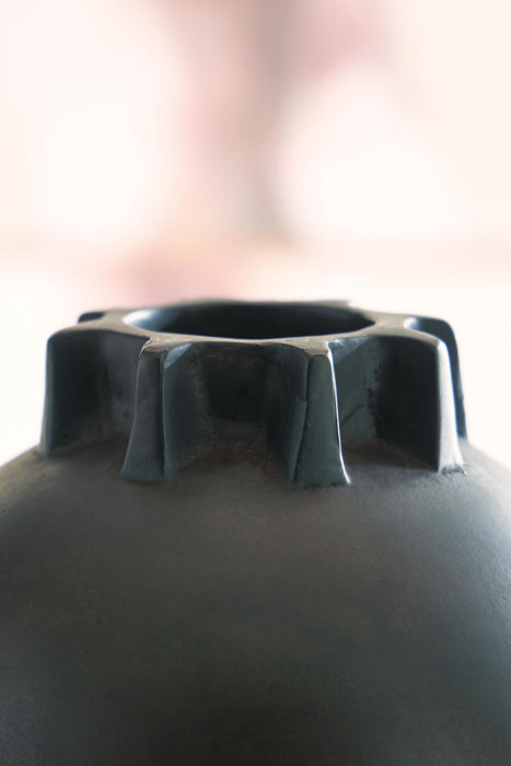 Kaslett - Vase - Antique Black Signature Design by Ashley®