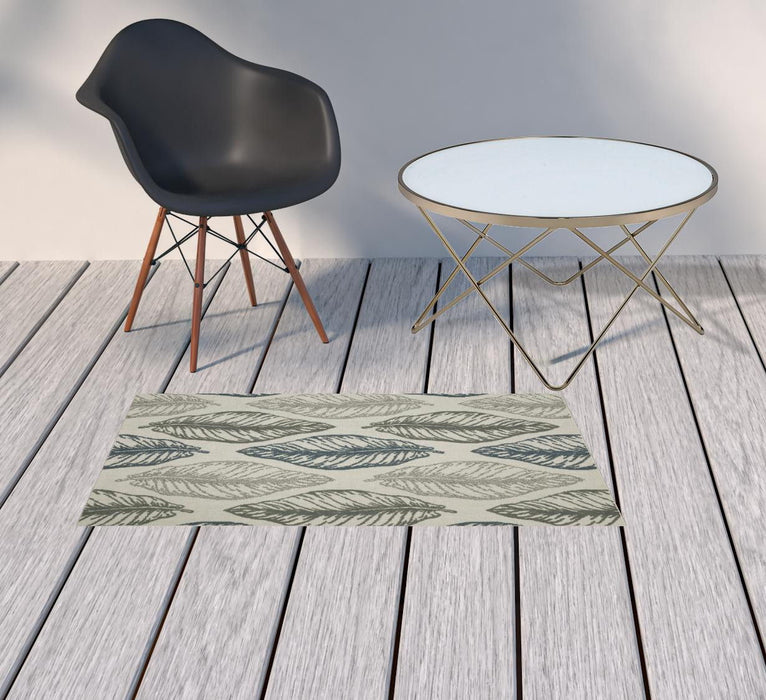 2' X 4' Floral Stain Resistant Indoor / Outdoor Area Rug - Beige