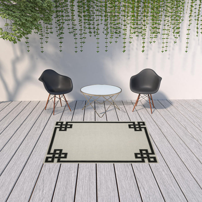 5' X 7' Stain Resistant Indoor / Outdoor Area Rug - Beige / Black