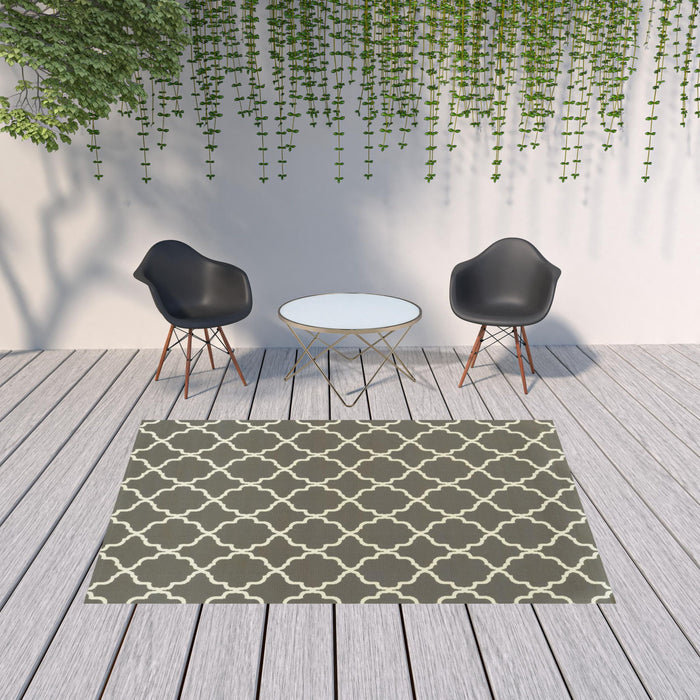 7' X 10' Geometric Stain Resistant Indoor / Outdoor Area Rug - Charcoal