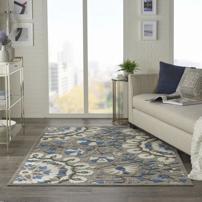 4' X 6' Floral Indoor & Outdoor Area Rug - Blue / Gray