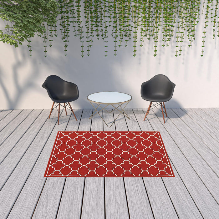 5' X 8' Indoor / Outdoor Area Rug - Red / Ivory