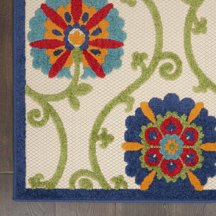 4' X 6' Floral Outdoor / Indoor Area Rug - Ivory / Blue