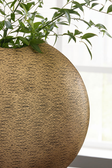 Iansboro - Vase Signature Design by Ashley®