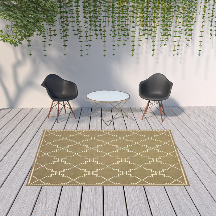 7' X 10' Geometric Stain Resistant Indoor / Outdoor Area Rug - Tan