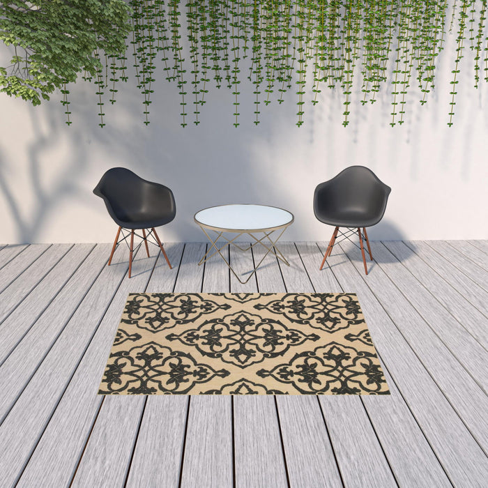 5' X 8' Medallion Stain Resistant Indoor / Outdoor Area Rug - Beige / Black