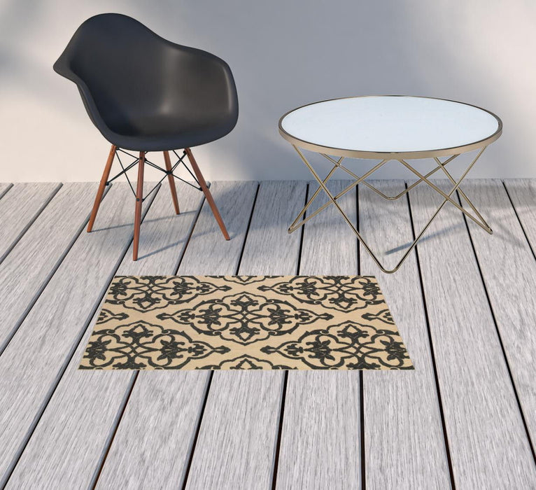 2' X 3' Oriental Stain Resistant Indoor / Outdoor Area Rug - Beige / Black