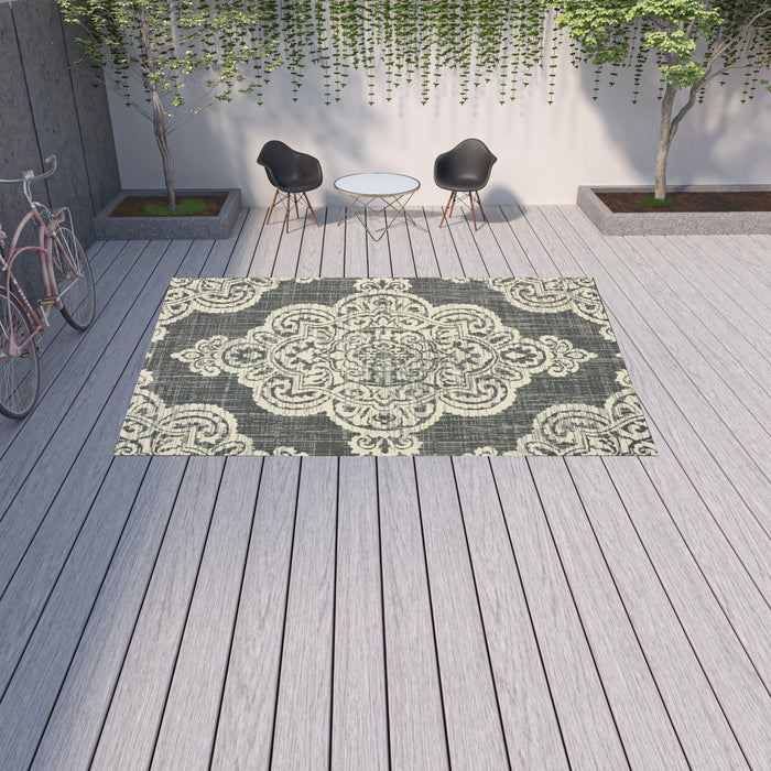 9' X 13' Oriental Stain Resistant Indoor / Outdoor Area Rug - Gray / Ivory