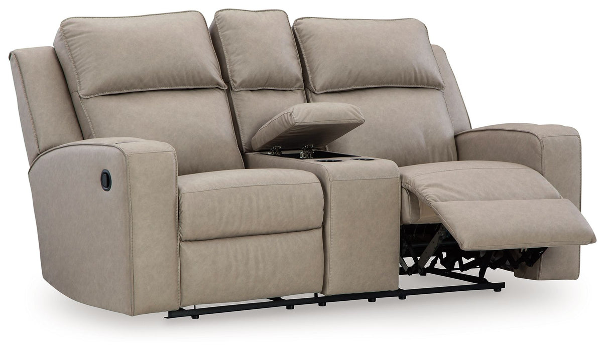 Lavenhorne - Double Reclining Loveseat With Console Signature Design by Ashley®